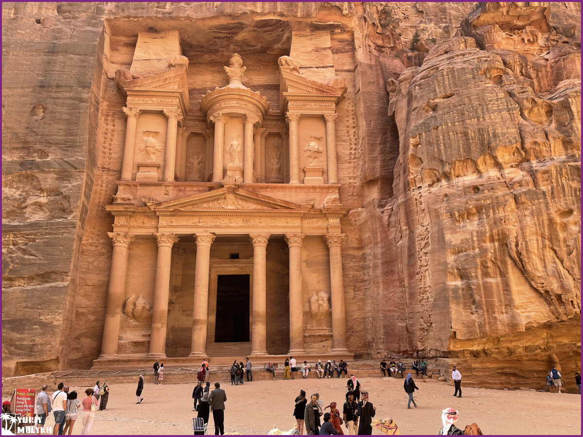 Храм Эль-Хазне - "Сокровищница фараона"