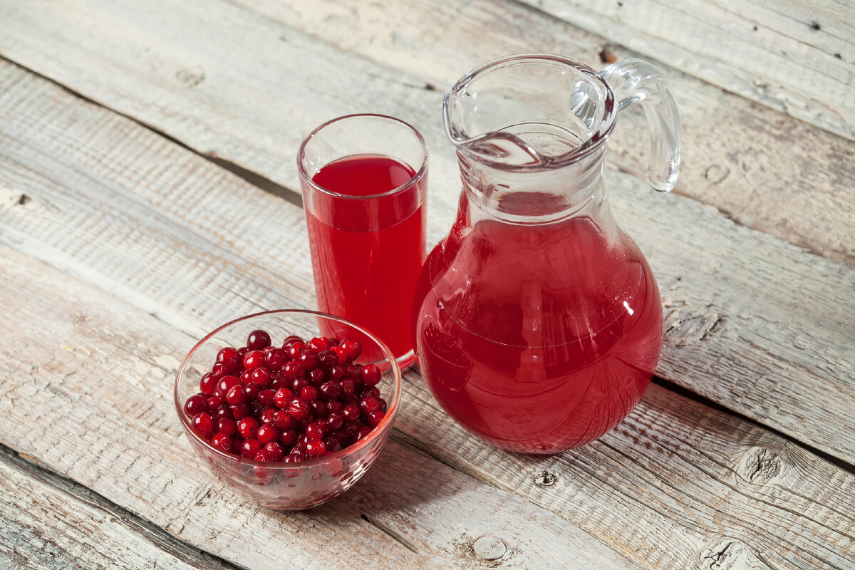 Клюквенный  морс очень полезен для всей семьи. 