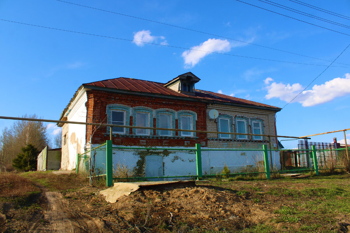 Богородское. Русское Нижегородское село, в котором много старинных домов,  но многие в плачевном состоянии, как и храм | Под зонтиком | Дзен