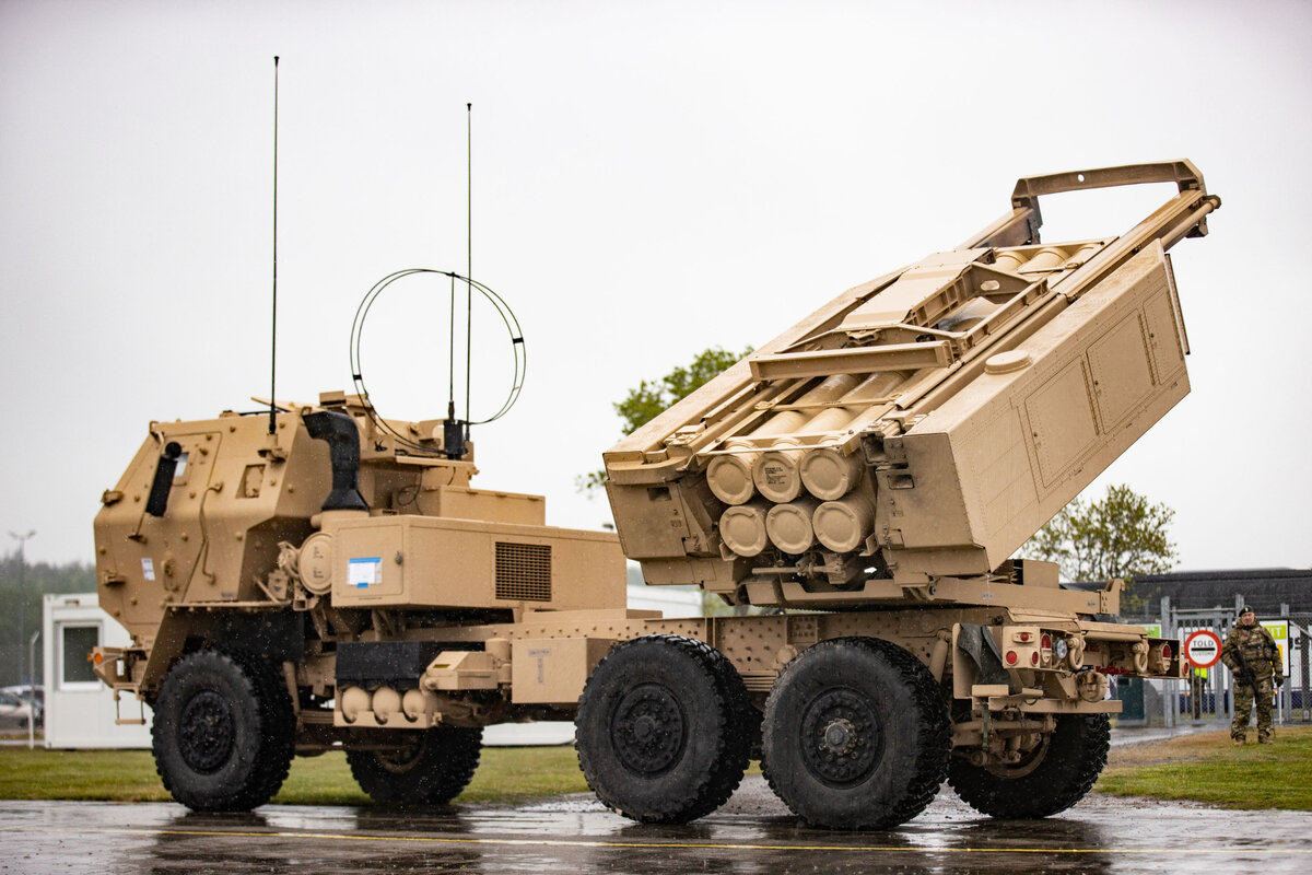 Ракетная установка M142 HIMARS // Public domain / wikipedia / U.S. Army / Capt. Angelo Mejia, 5th Mobile Public Affairs Detachment