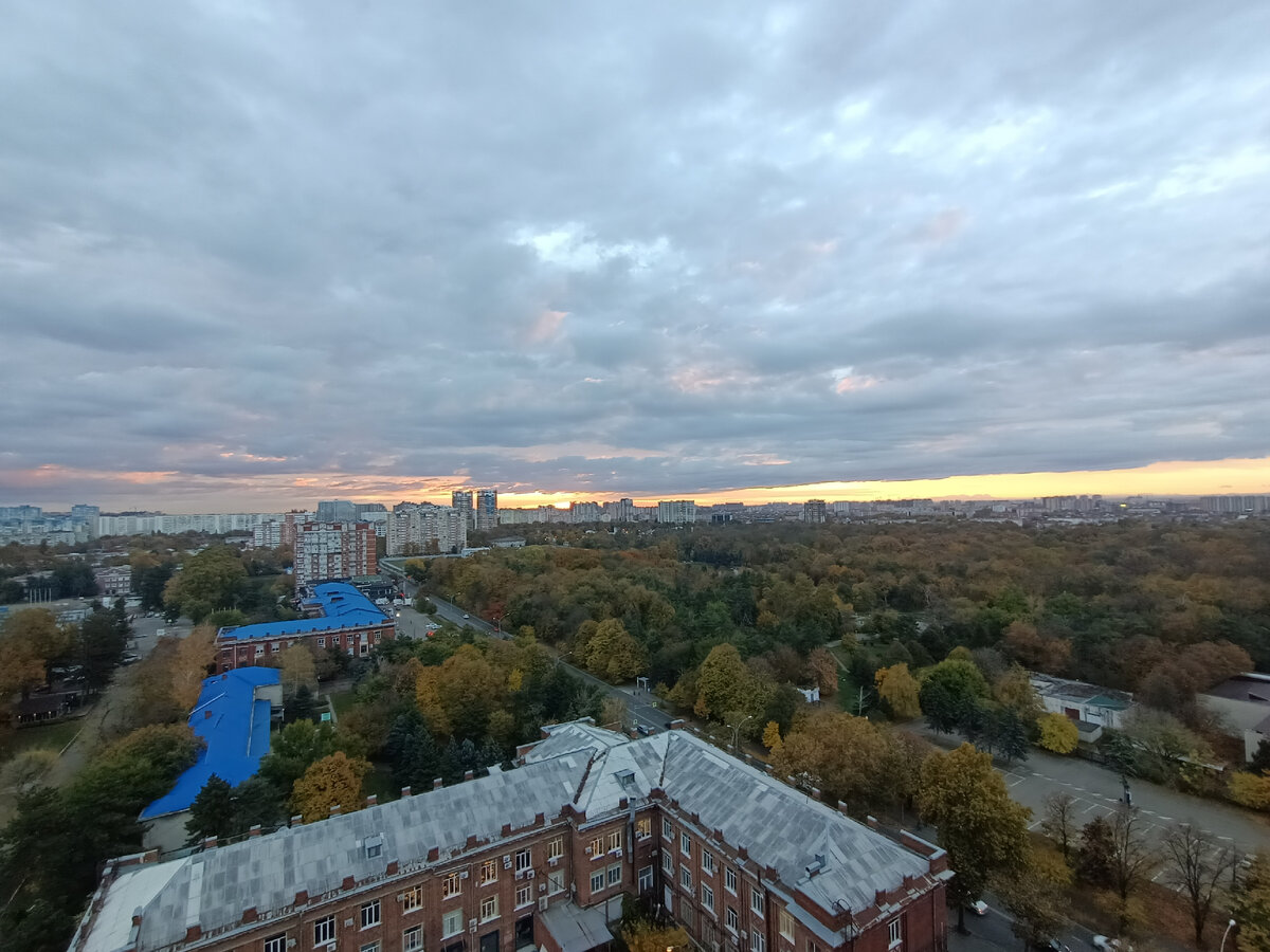 город просыпается