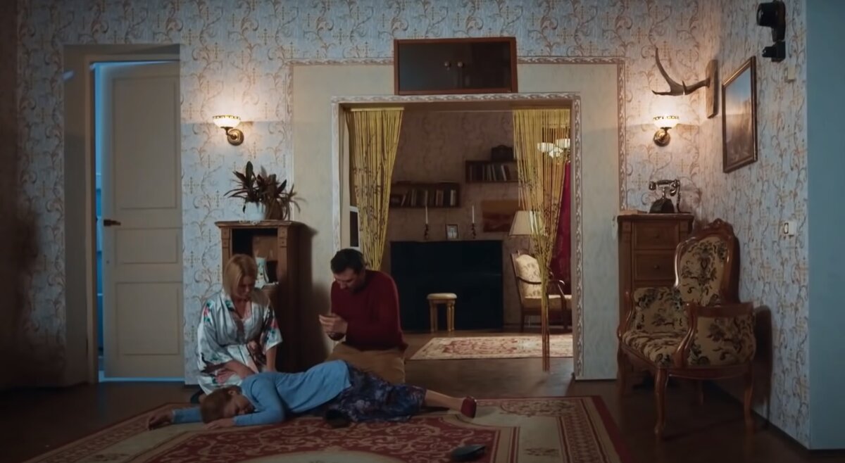 Скриншот видео из сериала "Я заберу твою семью".