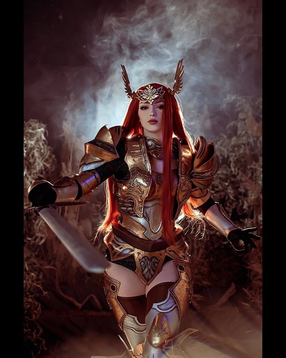 Косплей на персонажа Lineage II в сете ИК (Imperial Crusader Set). Косплеер: Мария Lady Melamory Давыдова.   📷