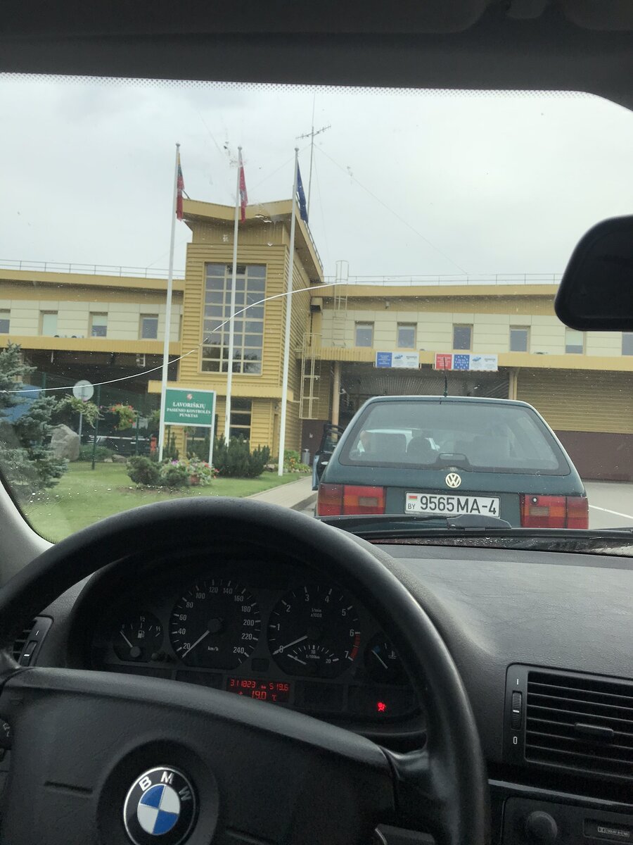 Впервые проходим границу с Литвой. Заезжали через Беларусь.