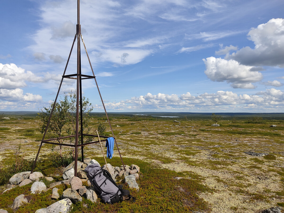 Триангуляционный знак на вершине сопки 295,9.