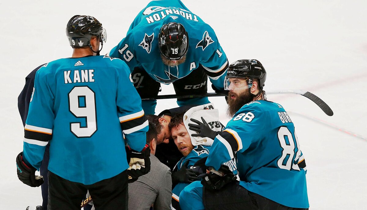 Павелски получает серьезную травму головы