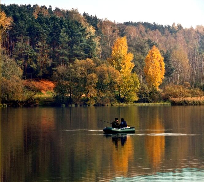 Осенняя рыбалка на лодке