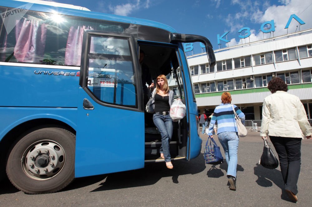 Вход выход в автобусе