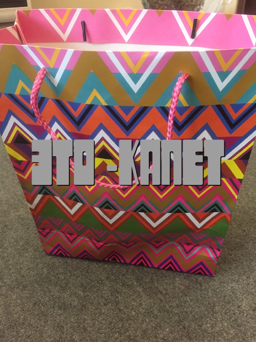 Когда растут дети и внуки они произносят слова как им удобно.Таким образом они познают мир,и обозначают предметы на свой вкус и цвет.В каждой семье в которой растут или росли дети есть свои перлы.Моя старшая дочь всех своих кукол называла Маинками,всех без исключения.И когда я родила вторую дочь-выбор имени не стоял-родилась сестричка и дочь Маринка./ни Маша.Ни Маруся.Ни Марина/,а именно Маринка,как клеймо поставила или тавро.Прдростая Маринка в свою очередь в один из дней попросила у меня КАПЕТ.На тот момент ей было года 4-5.Я голову сломала,до тех пор пока не попросила ее показать ей -что же она хочет.Как оказалось/это пакет!А пакеты в то время мы стирали и сушили кто где,у меня же они сохли на батарее.Слово прижилось и плотно вошло в наш лексикон.Когда собираемся всей семьёй,эти воспоминания греют душу-объединяют нас всех,-это как секретики такие семейные,от которых тепло в душе.