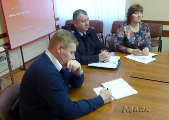 Так выглядит подтведение итогов ,вы заходите в кабинете где сидит комиссия и ведётся видеосъёмка