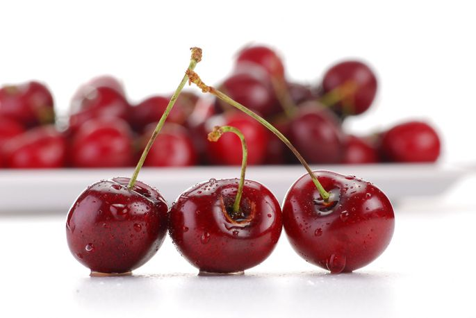 Каждый из вас, хоть раз в жизни, пробовал вишню и все живы и здоровы, так в чем же опасность?