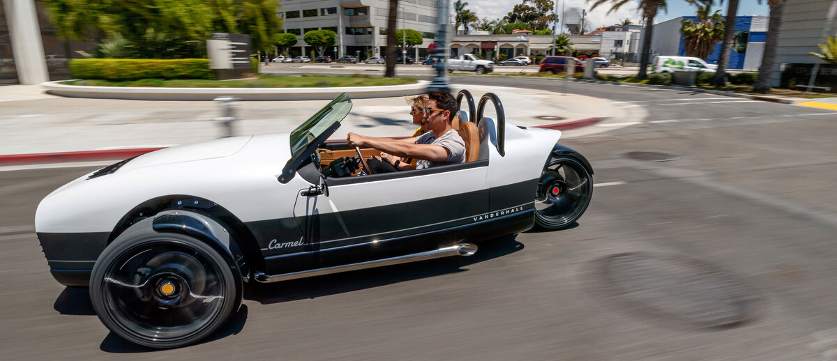 Vanderhall Carmel GT с устанавливаемым на заказ черным поясом