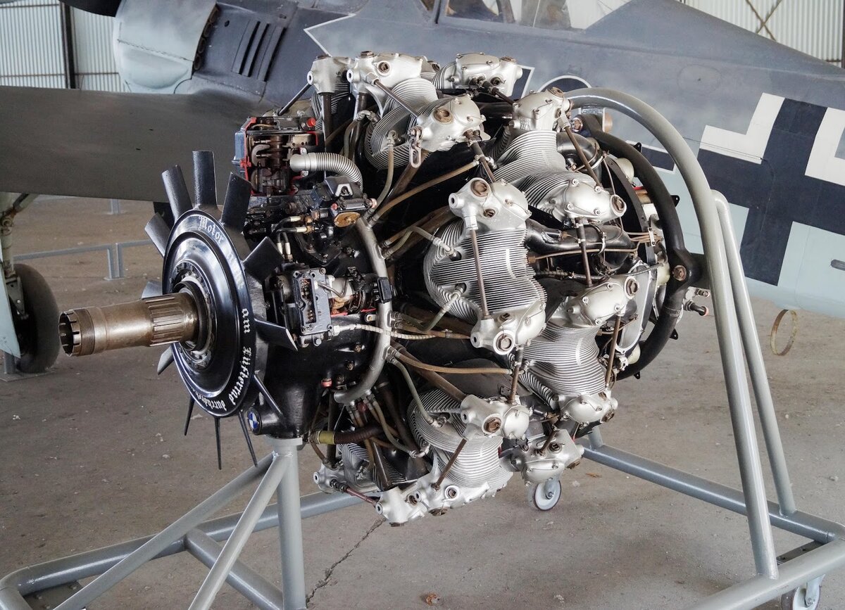 Hqm801. BMW 801 FW 190. Двигатель BMW 801d-2. Фокке Вульф 190 двигатель. BMW 801 engine