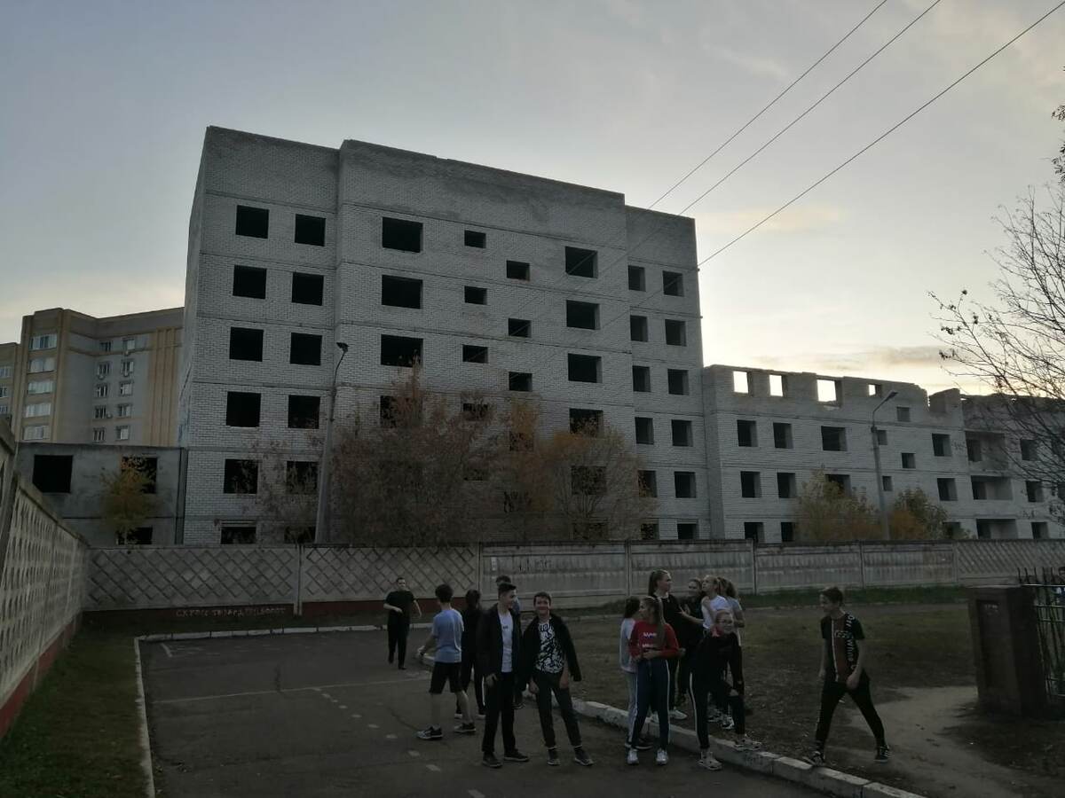                    проспект Химиков 15, школа 33, Нижнекамск
