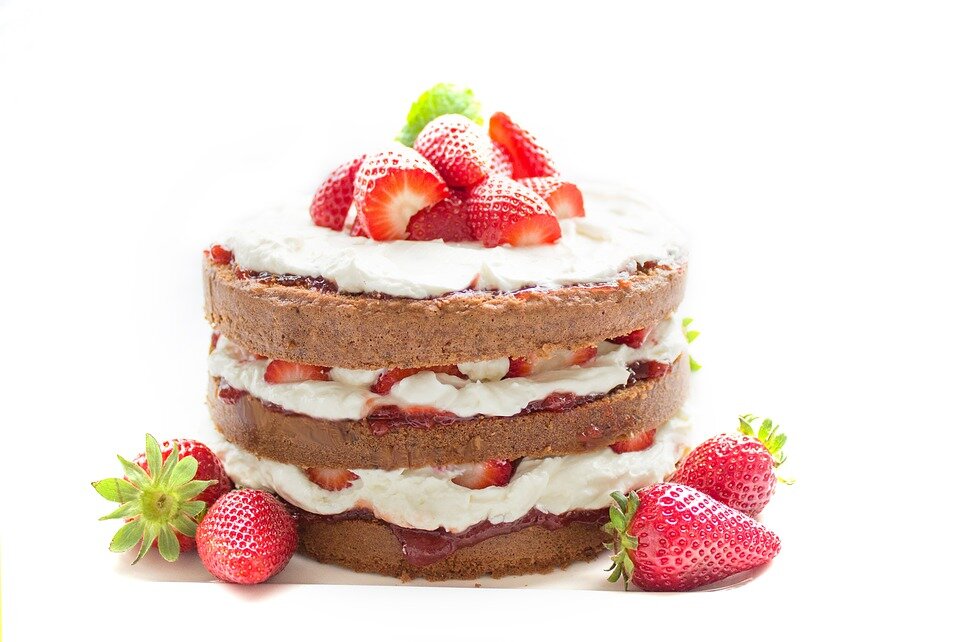 https://cdn.pixabay.com/photo/2016/10/27/22/12/cake-1776661_960_720.jpg