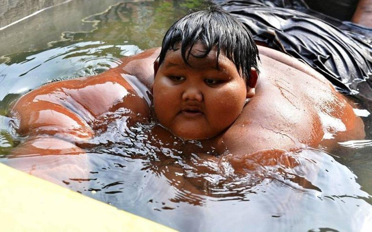 Самый толстый мальчик Арья Пермана. Про толстых детей