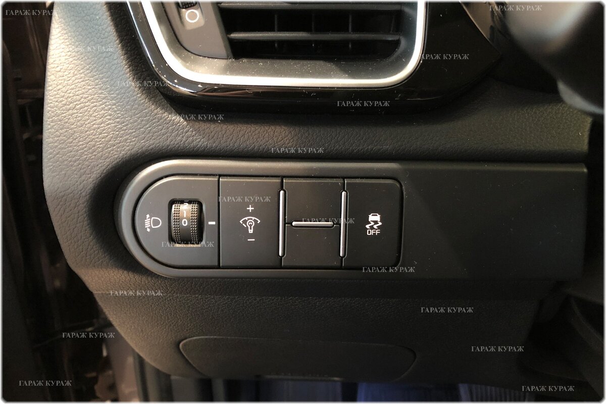 Система ESP, фронтальные, боковые подушки и шторки безопасности всё это есть в базовой комплектации.