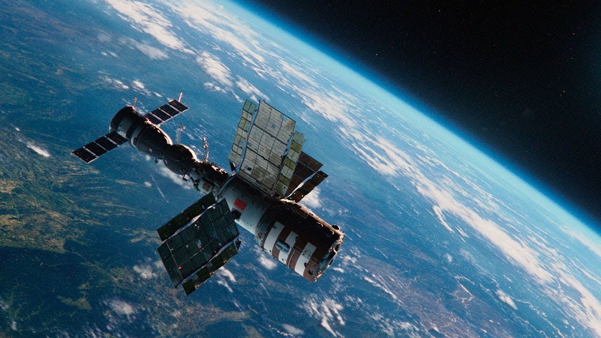 Кадр из фильма "Салют-7" использован в качестве обложки для статьи