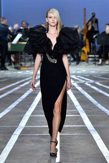 Увидала эту картинку на одном сайте и чуть не упала - и как в этом сидеть-то весь НГ? 