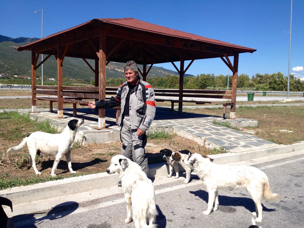 Типичная стоянка: ни кафе, ни АЗС, ни туалета.