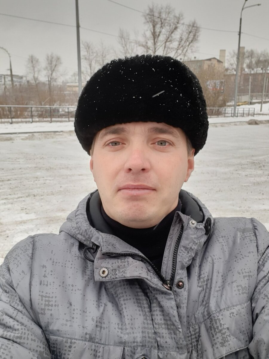 Дмитриев Игорь Михайлович надо смотреть в глаза)))