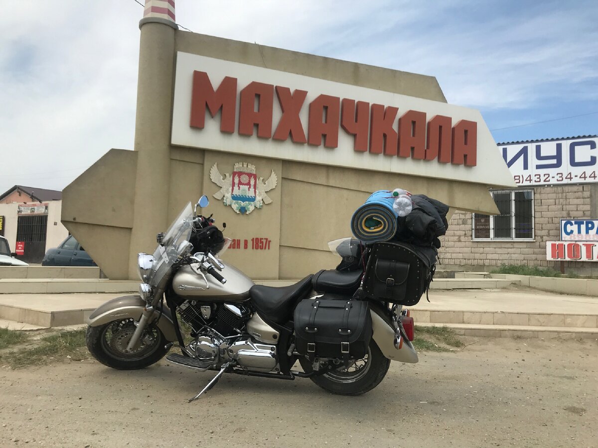 Стелла на въезде в Махачкалу