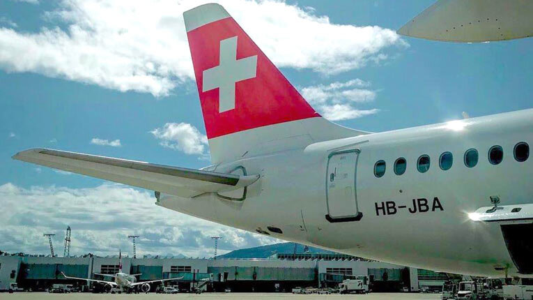 Самолет SWISS