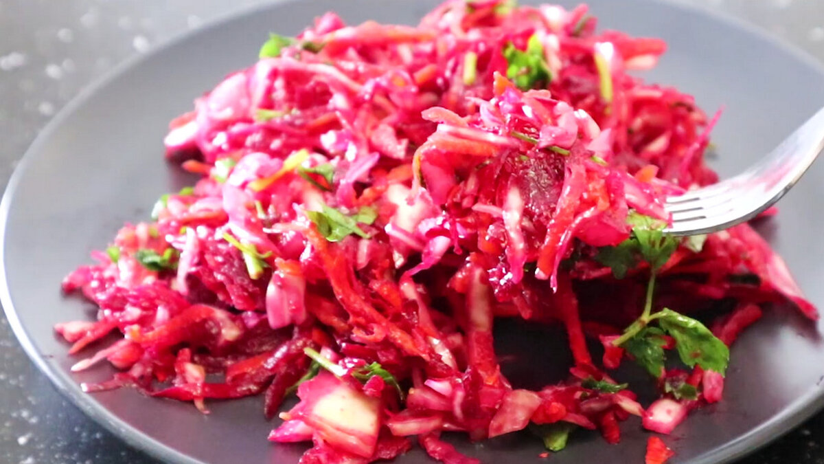 Свекольный салат на зиму в банках — очень вкусные рецепты