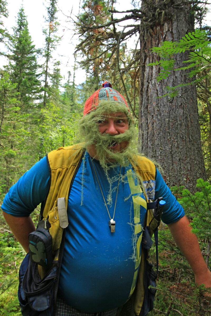 Карманы жилетки уже не закрываются))