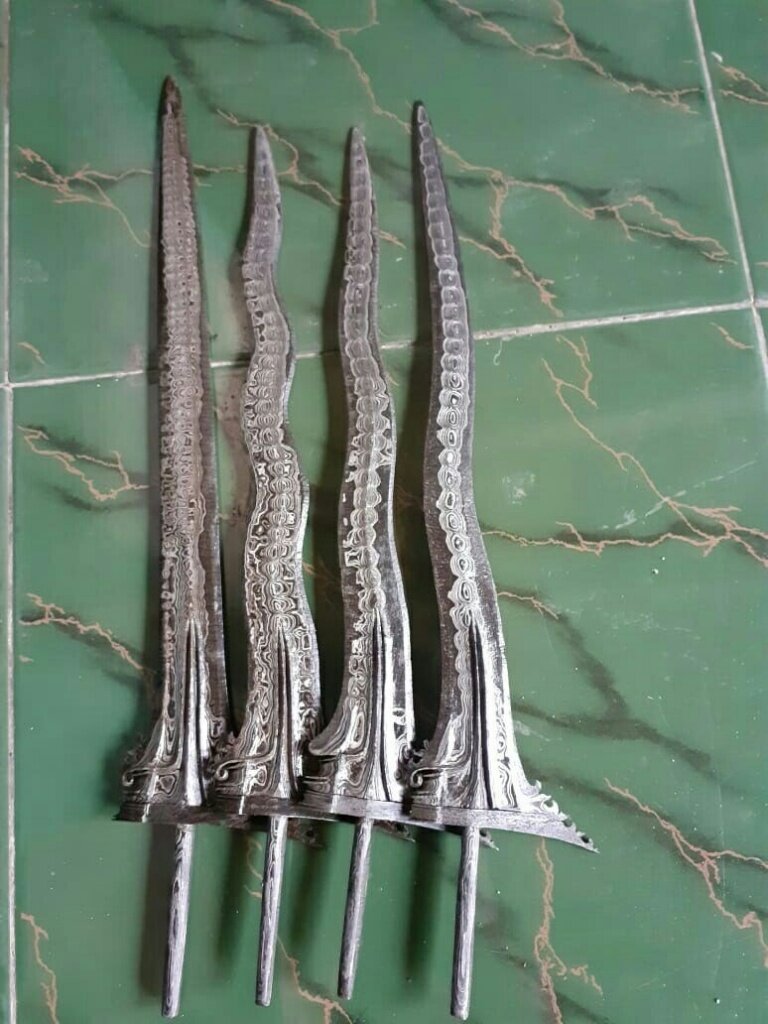новодельные крисы Балийцы
