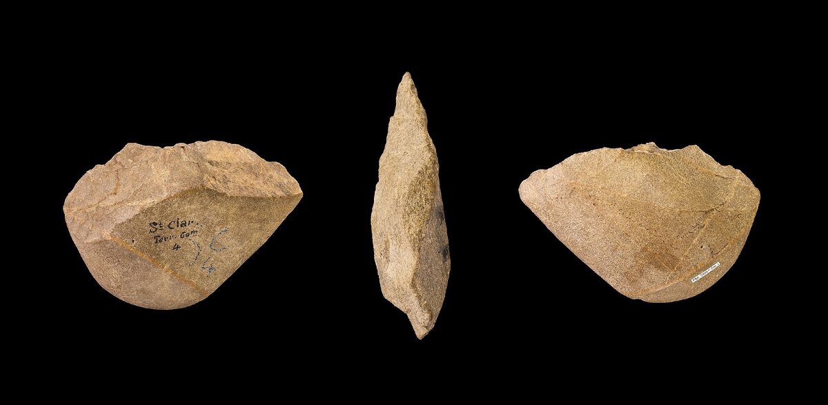 Каменные орудия эпохи палеолита. Возраст примерно 2 млн. лет