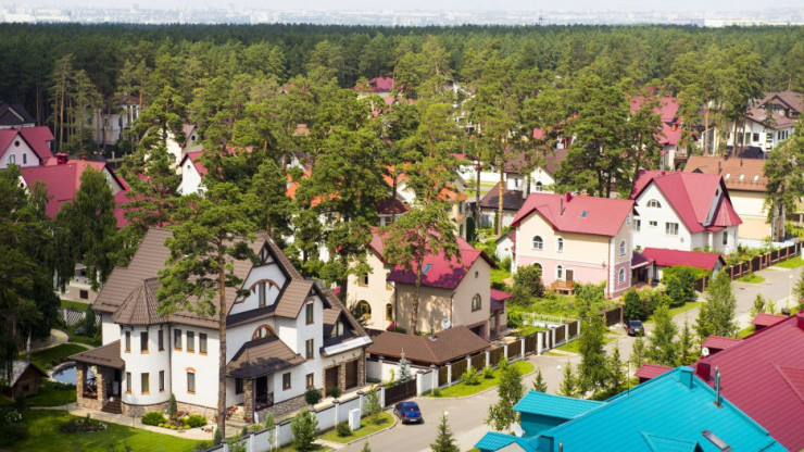 В одном из этих домиков проживает Павел Воля. Все стильно и уютно. Источник фото: remoskop.ru