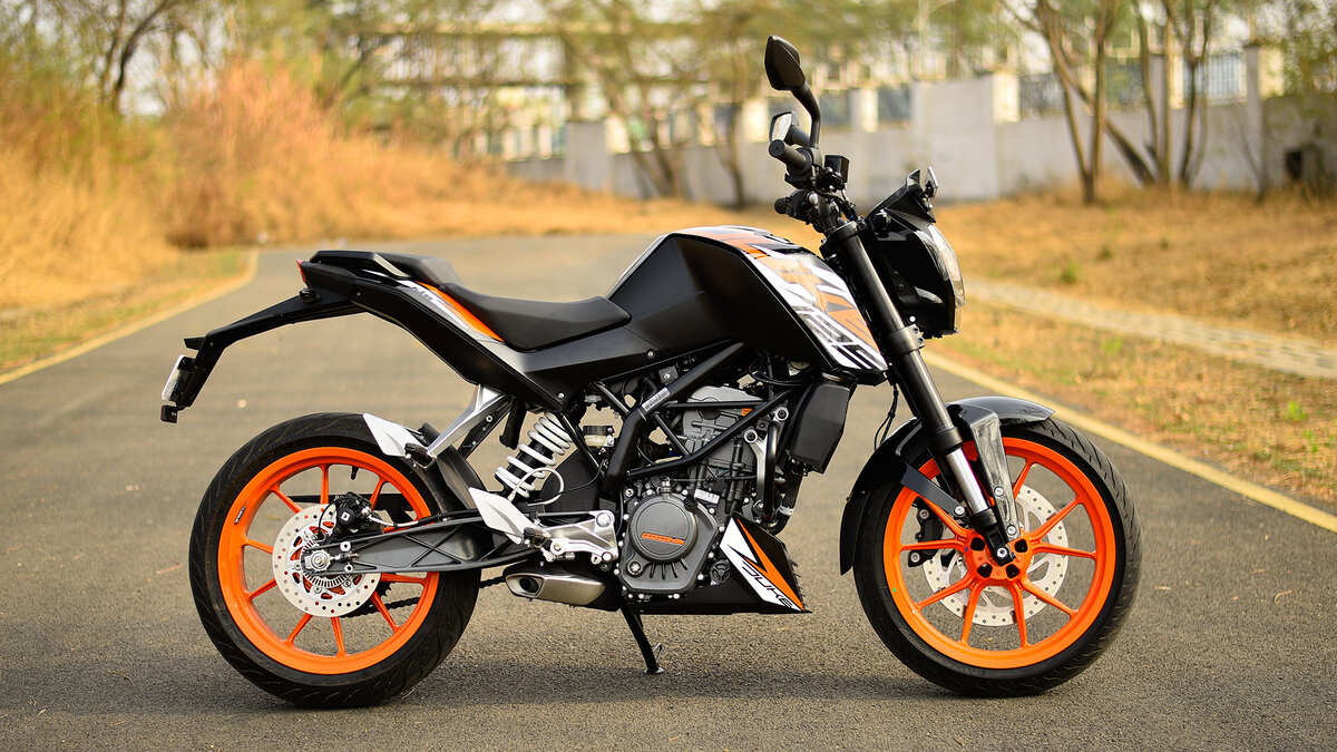 KTM Duke 125 2010. Потомок KTM Comet GP125RS 1976.