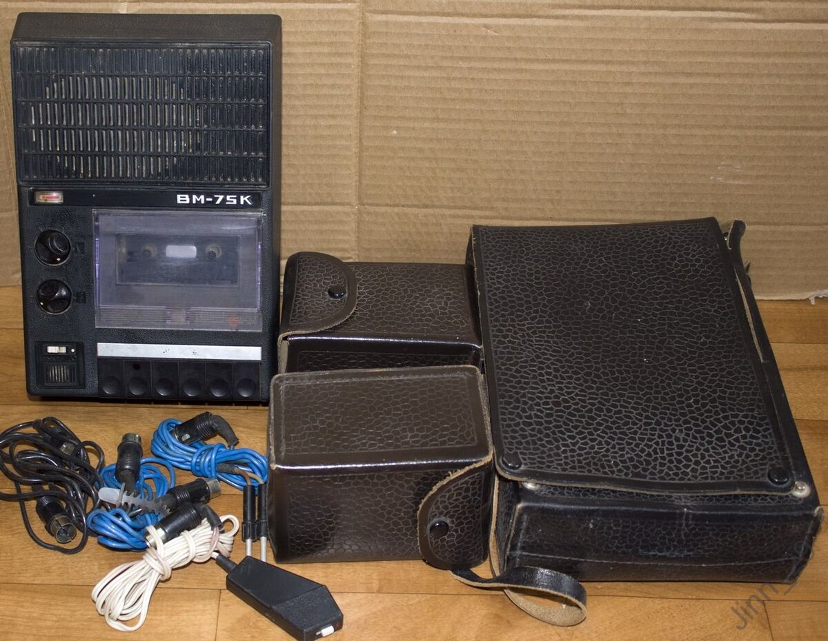  Портативный войсковой кассетный магнитофон ВМ-75К, 1980 год выпуска