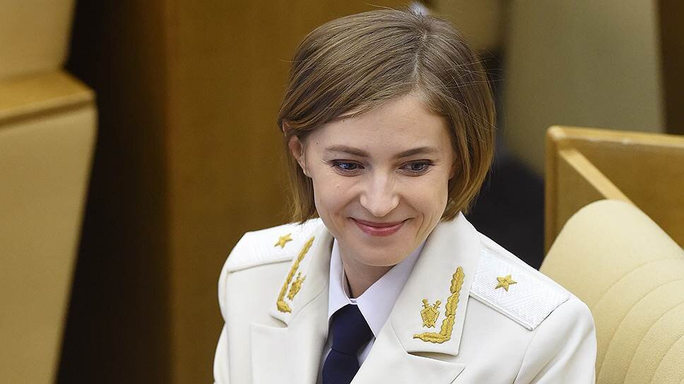 Вот любимая многими Наталья Поклонская в генеральской форме. Никто не возмущается присвоением такого высокого звания женщине, которая не имеет никакого отношения к вооруженным силам. Странно, ведь она не генерал-майор, а действительный государственный советник юстиции 3-го класса...