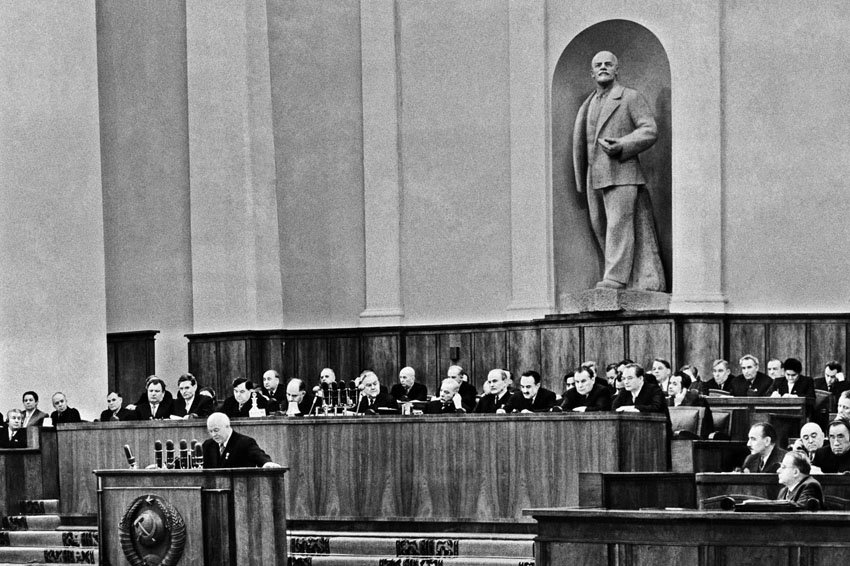 Н.С. Хрущев читает доклад о Сталине на XX съезде