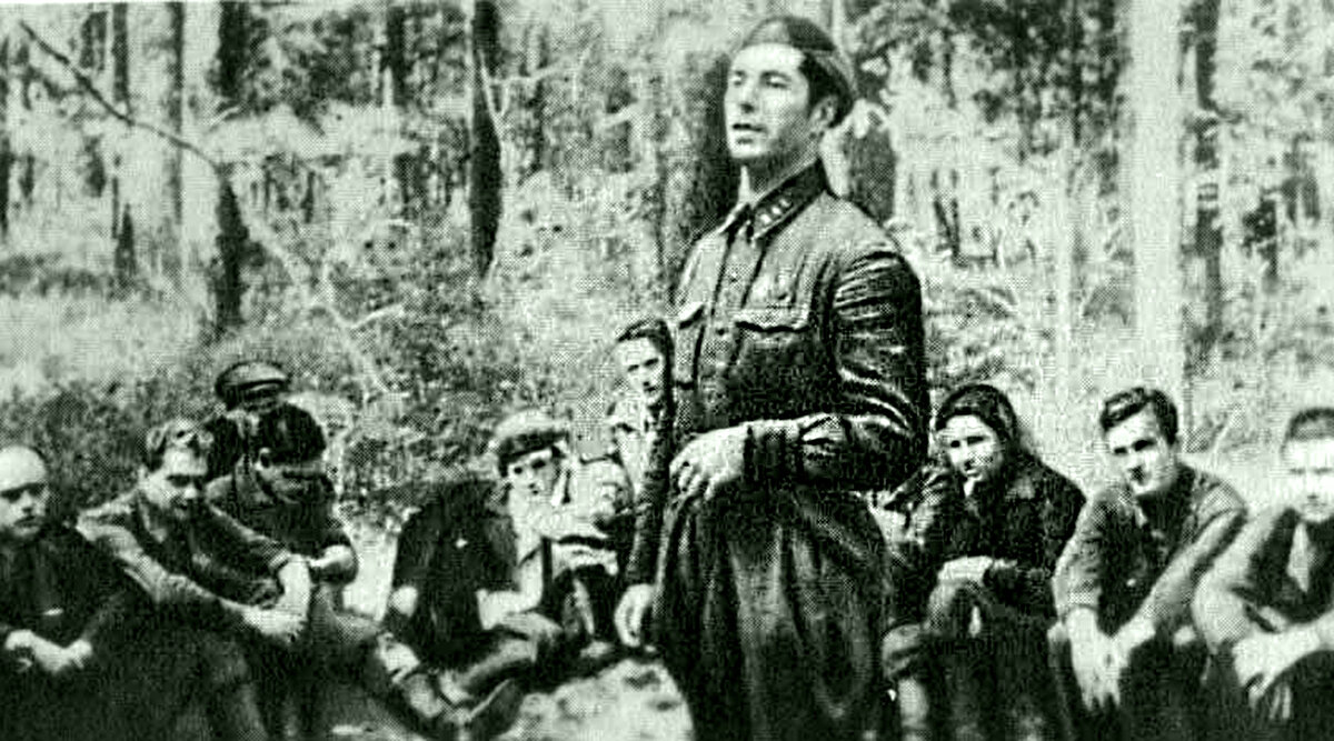 Дмитрий Медведев в партизанском отряде