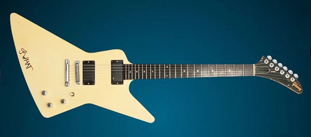Gibson Explorer Джеймса Хэтфилда с наклейкой "So what"