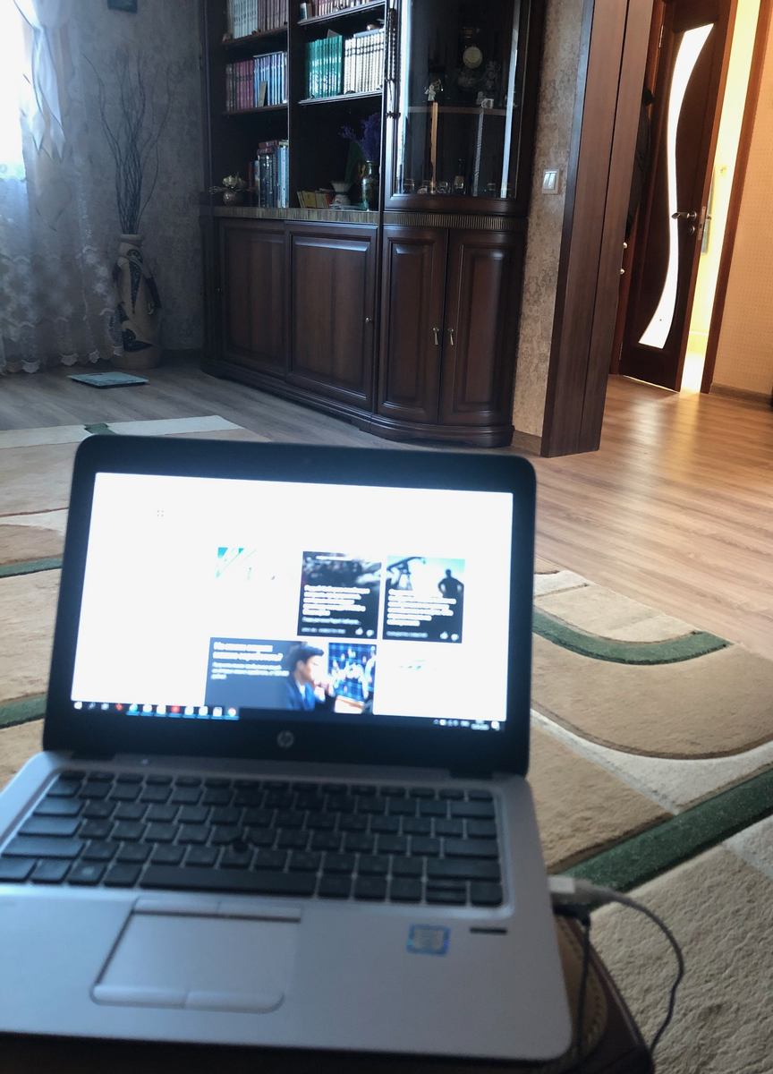 Так выглядит мое рабочее место ( В проходной комнате.