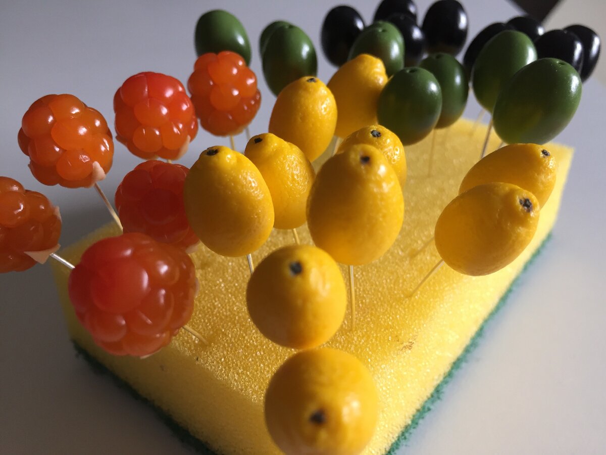 Запеченные детальки из полимерной глины для моих украшений.