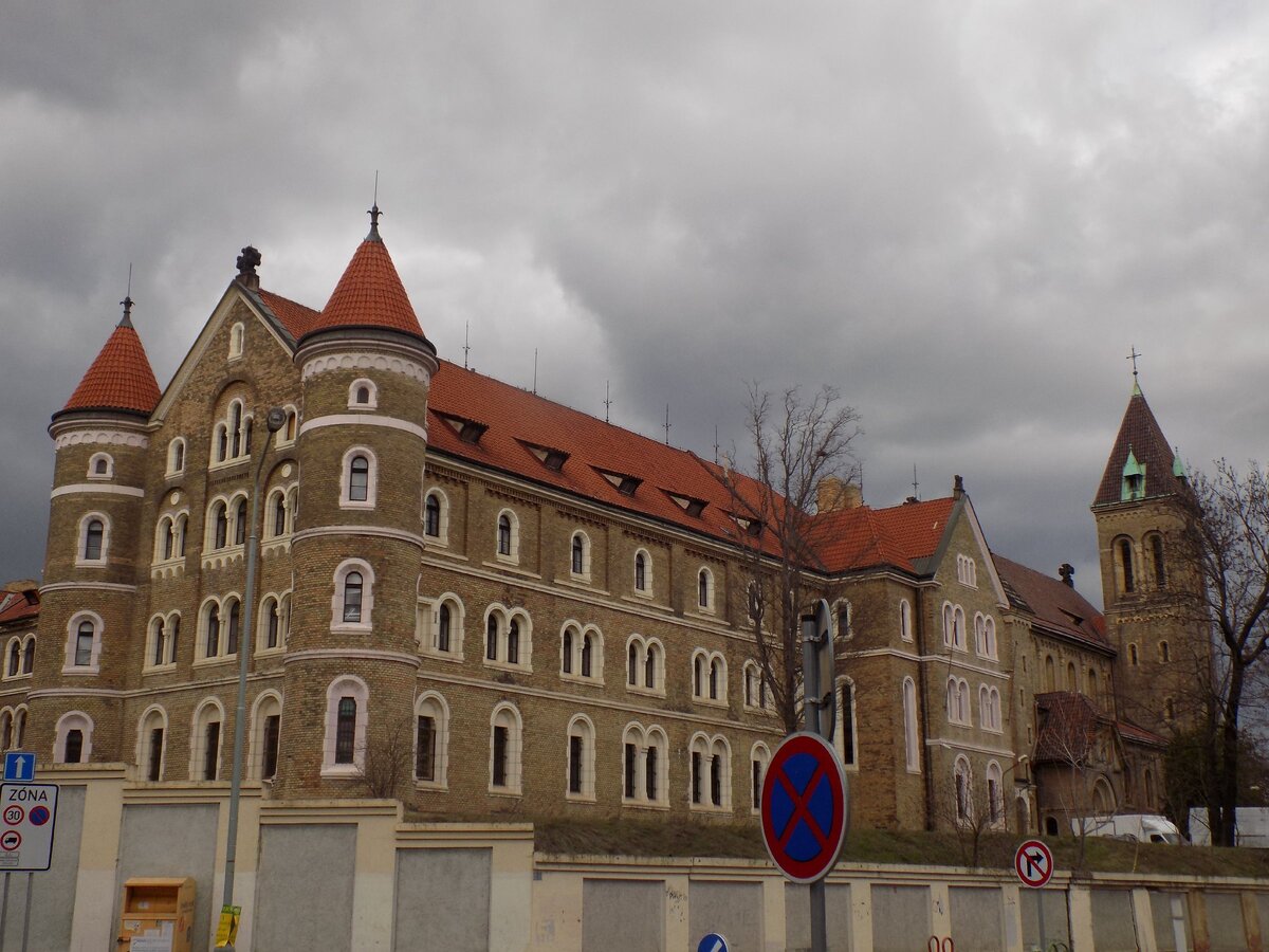 Прага Волкерова