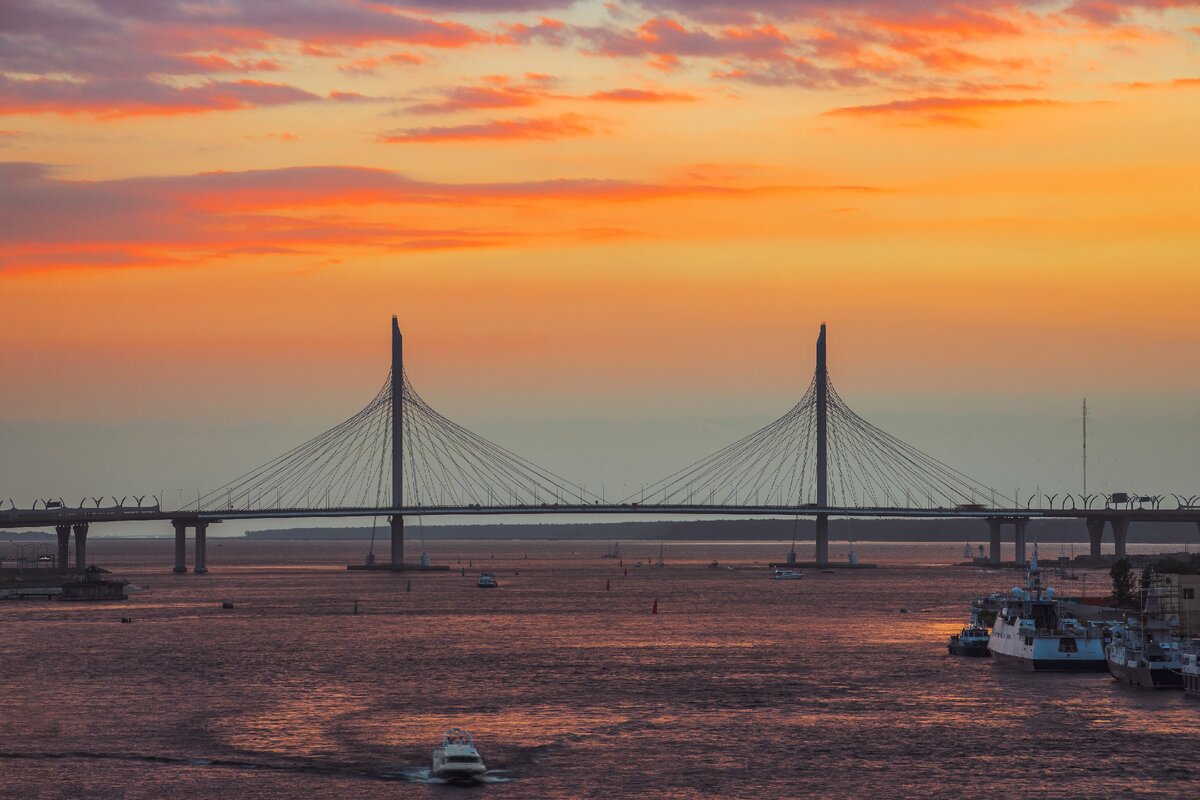 Вантовый мост через Петровский канал. Фото: Павел Демичев.