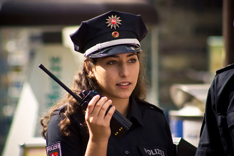 Фото женщин полицейских