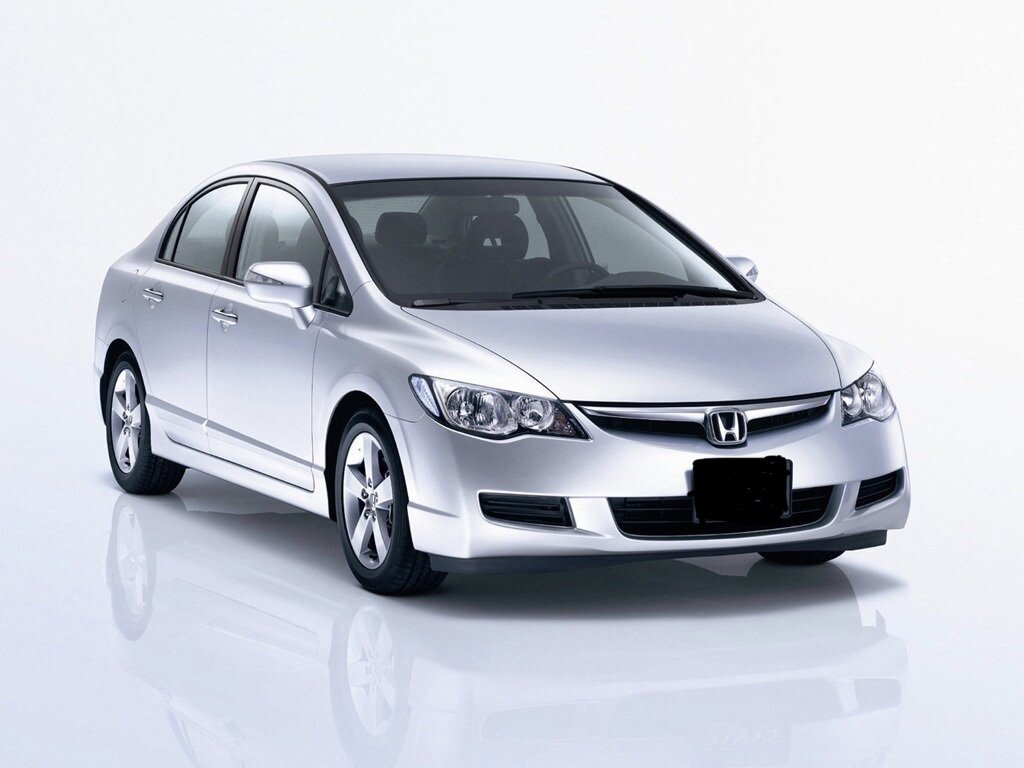  Honda Civic 8 поколения .