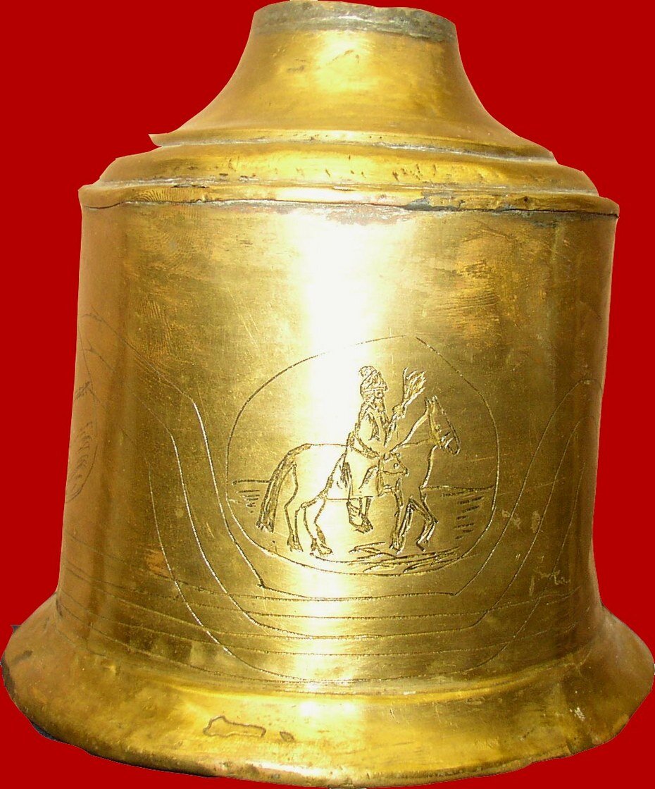 Поддон подсвечника. Начало XVII в. Экспонируется на экспозиции "Государев двор" музея-заповедника "Александровская слобода".