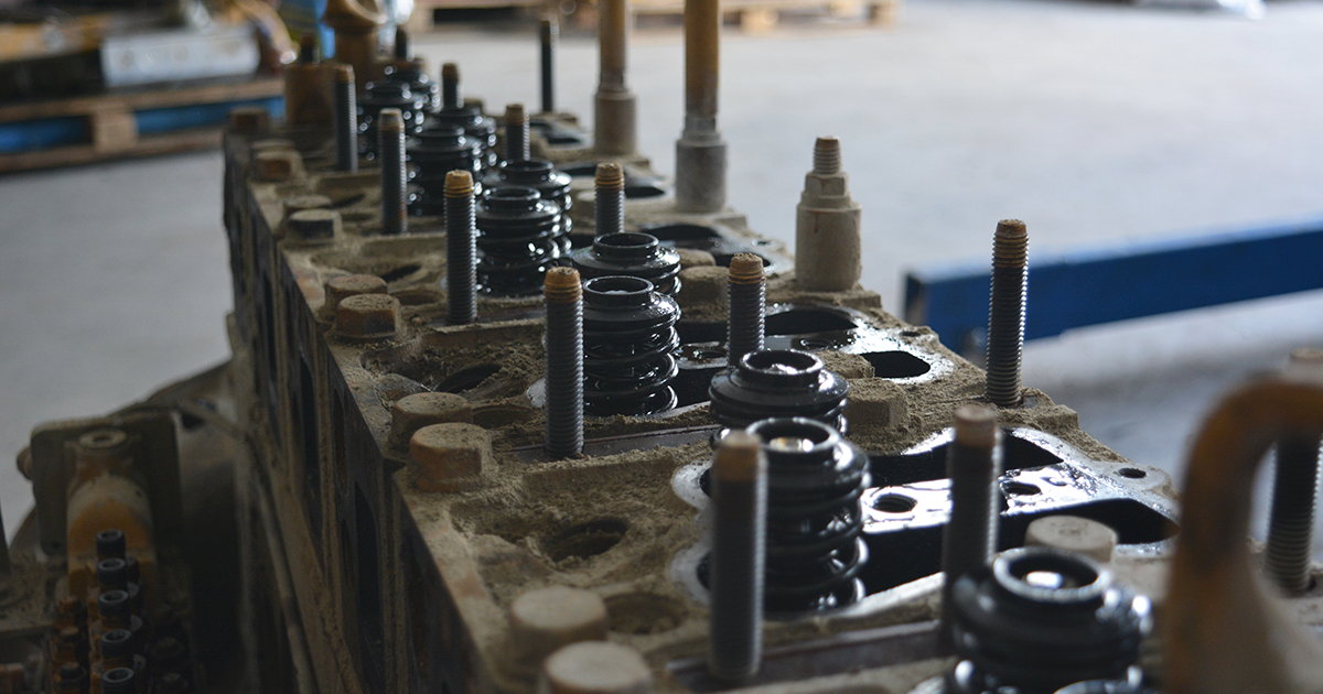 Двигатель в разборе.