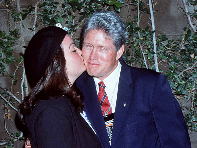 источник фото - https://news.tochka.net/65341-top-5-samykh-gromkikh-seks-skandalov-pokhotlivykh-politikov-foto/?read-more