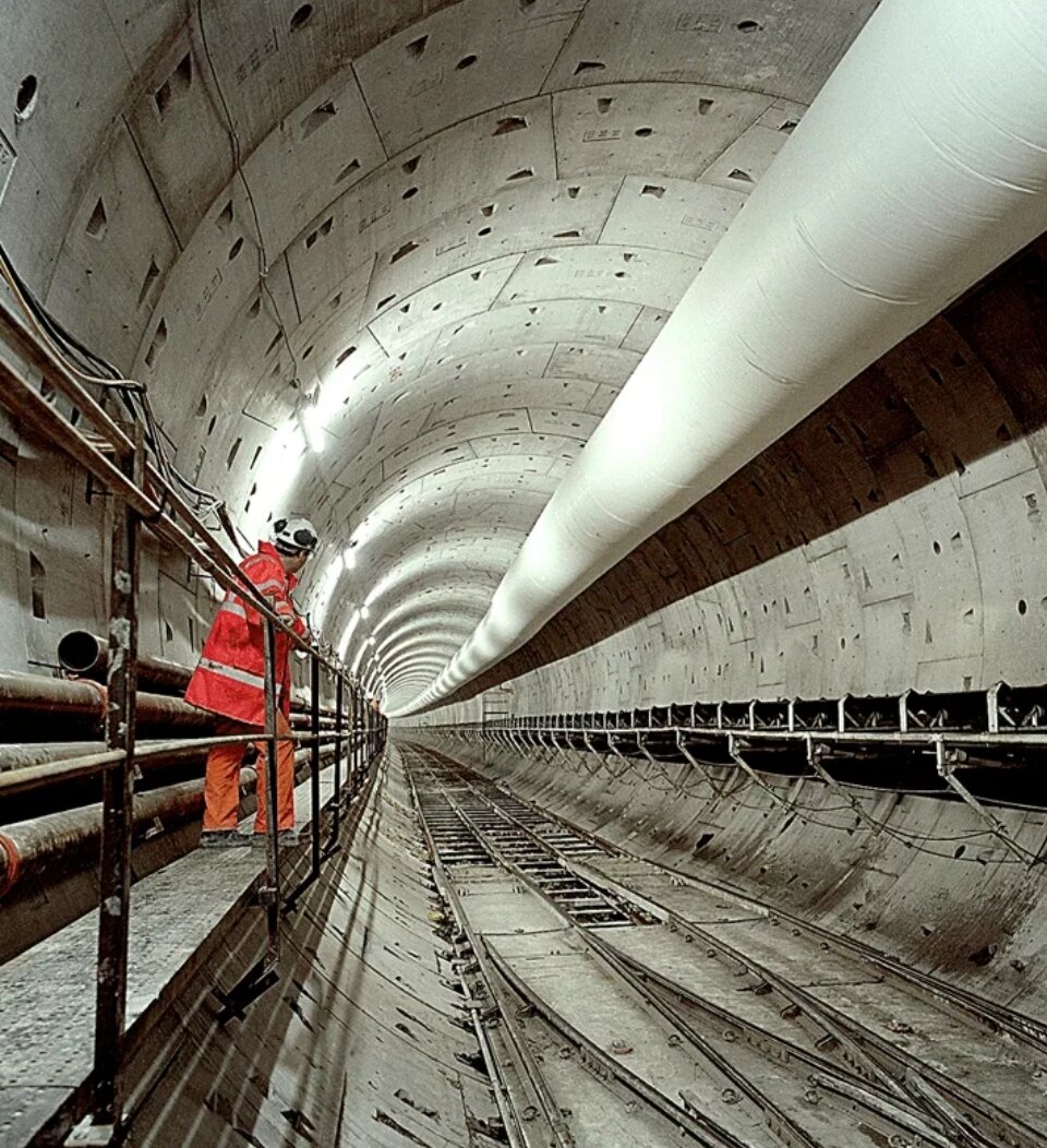 Channel tunnel between england and france