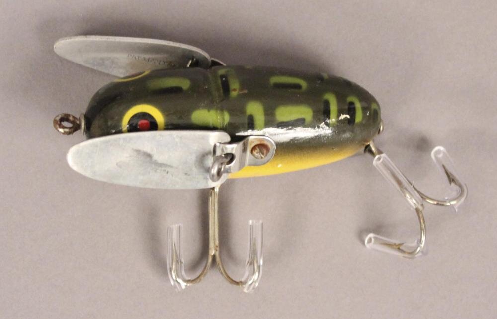 Heddon – американская компания, одна из старейших в мире (основана в 1894 г. Джеймсом Хеддоном) среди занимающихся производством рыболовных приманок.