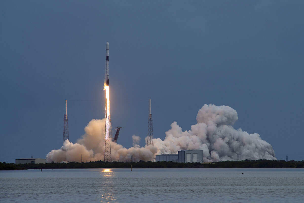 Фото: Ракета Falcon 9 стартует в 24.10 с площадки на мысе Канаверал. Источник: SpaceX.